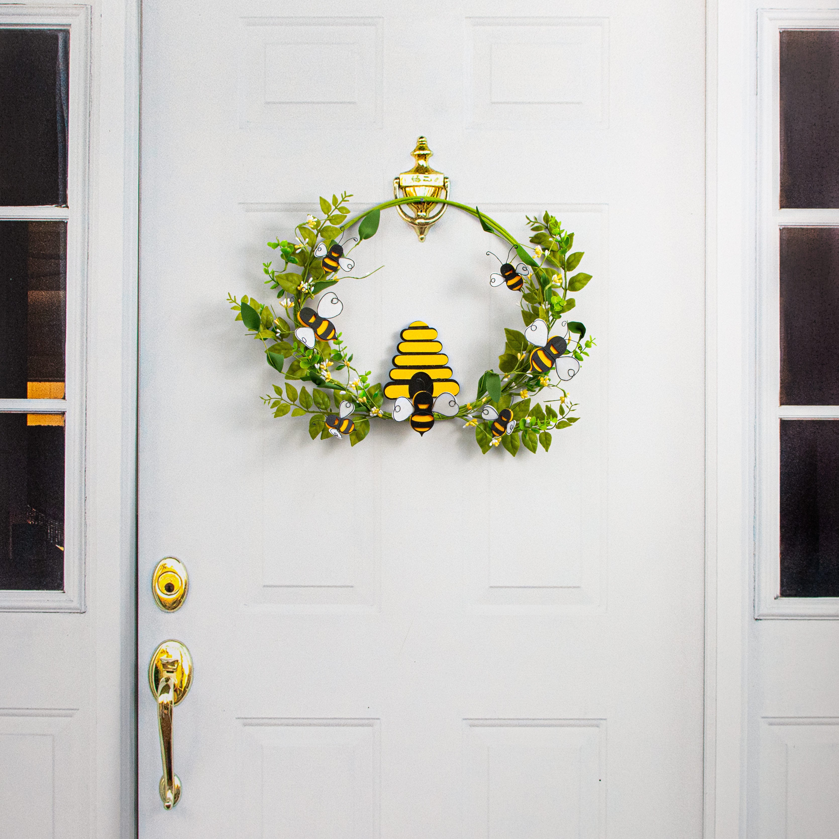 22â Bumblebee & Leaves Bee Hive Wreath