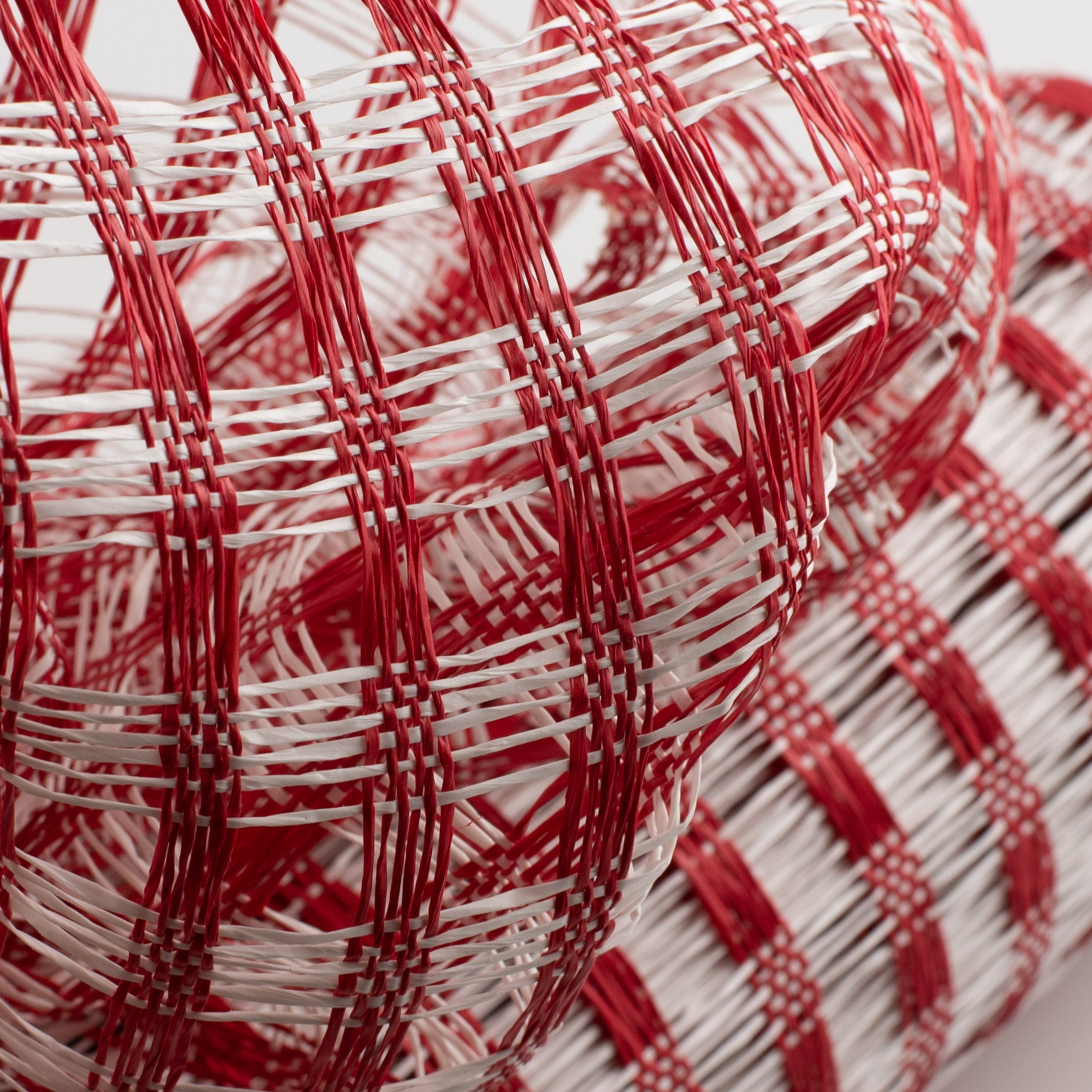 21" Poly Burlap Check Mesh: Red & White