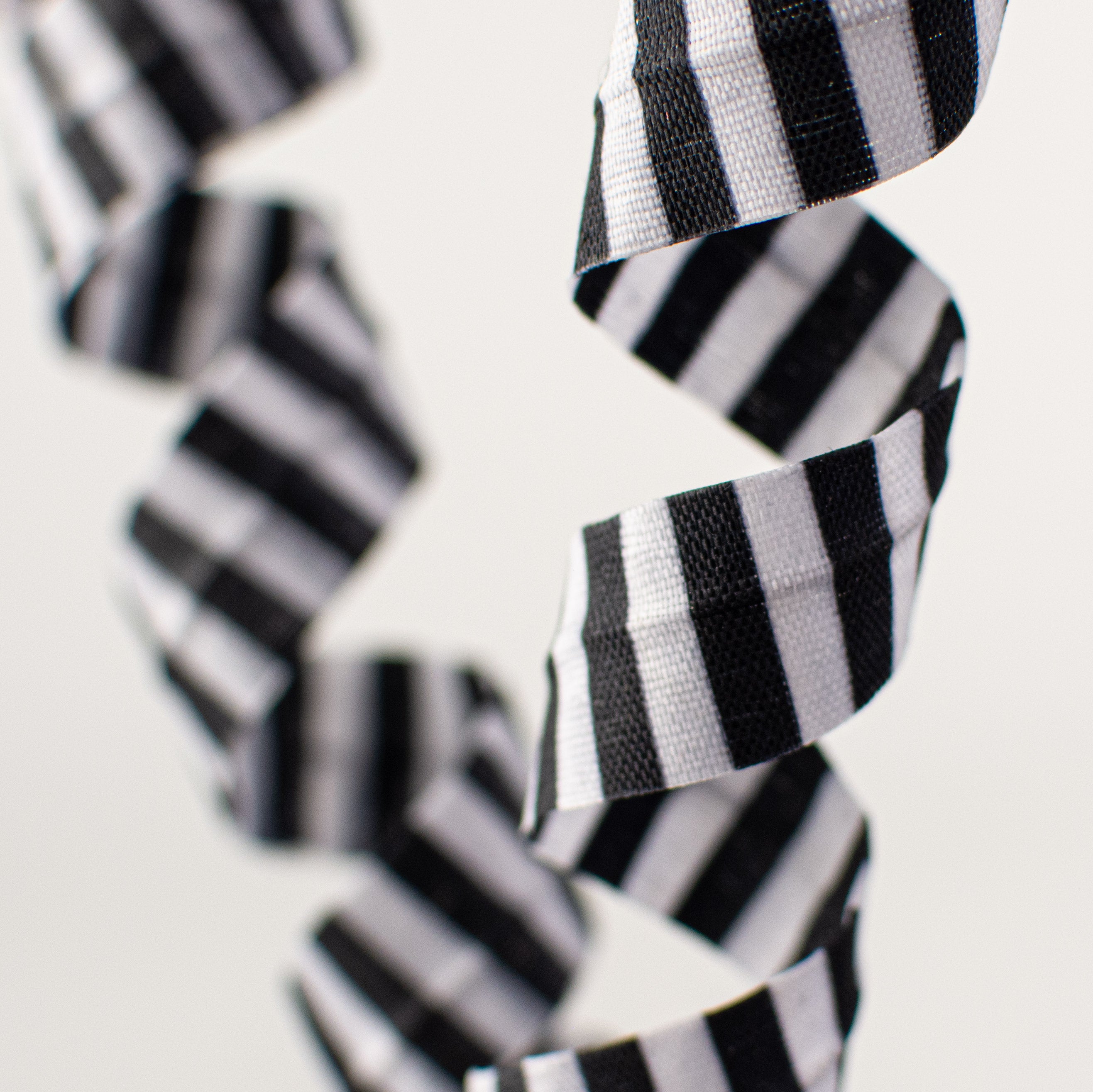 16" Stripe Curly Pick: Black & White