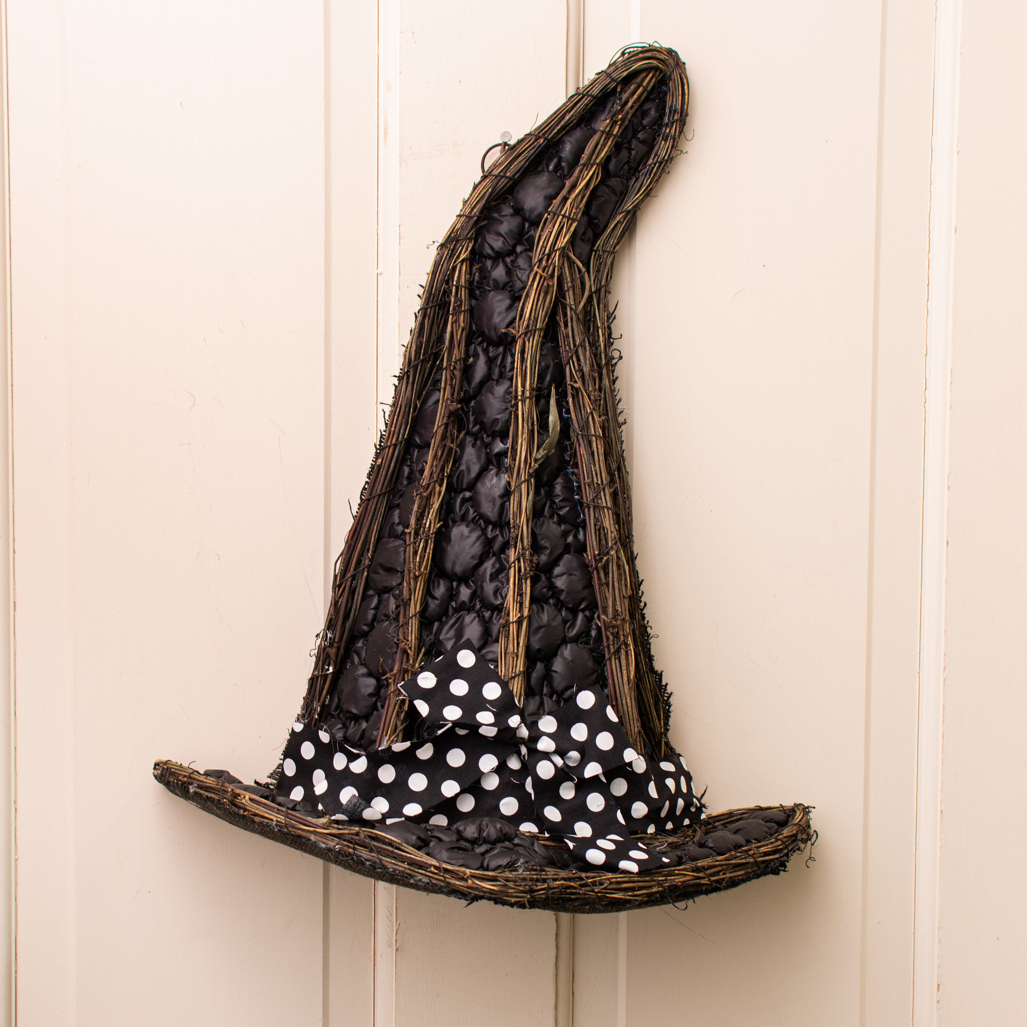 18" Witch Hat Grapevine Hanger