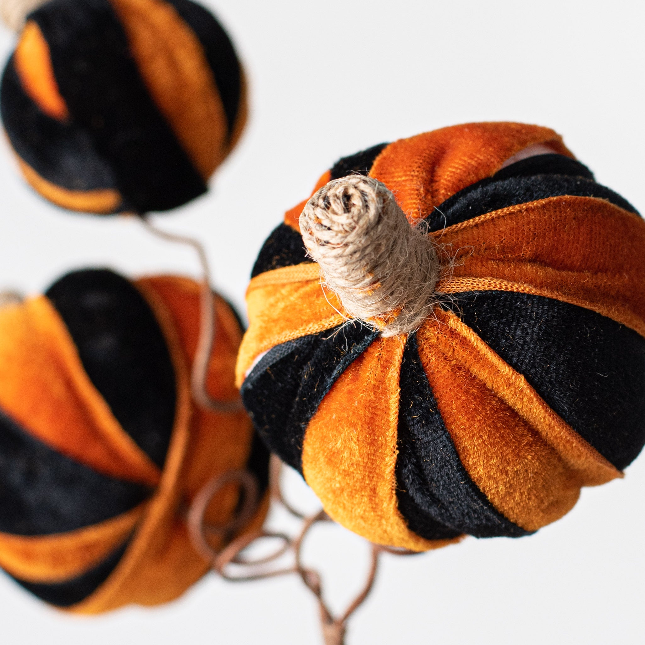 16" Pumpkin Pick: Black & Orange Velvet