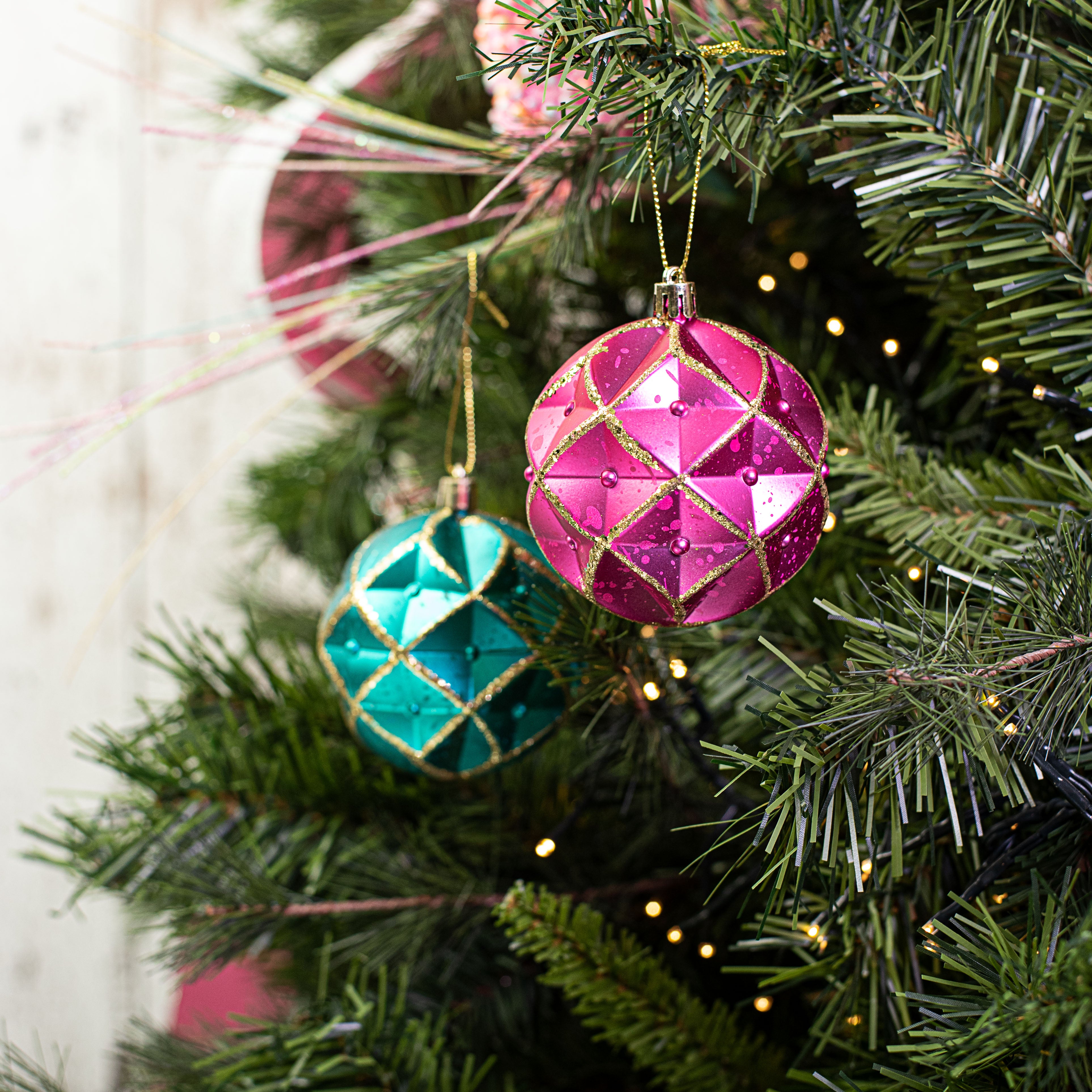 3" Diamond Ball Ornament: Fuchsia Pink
