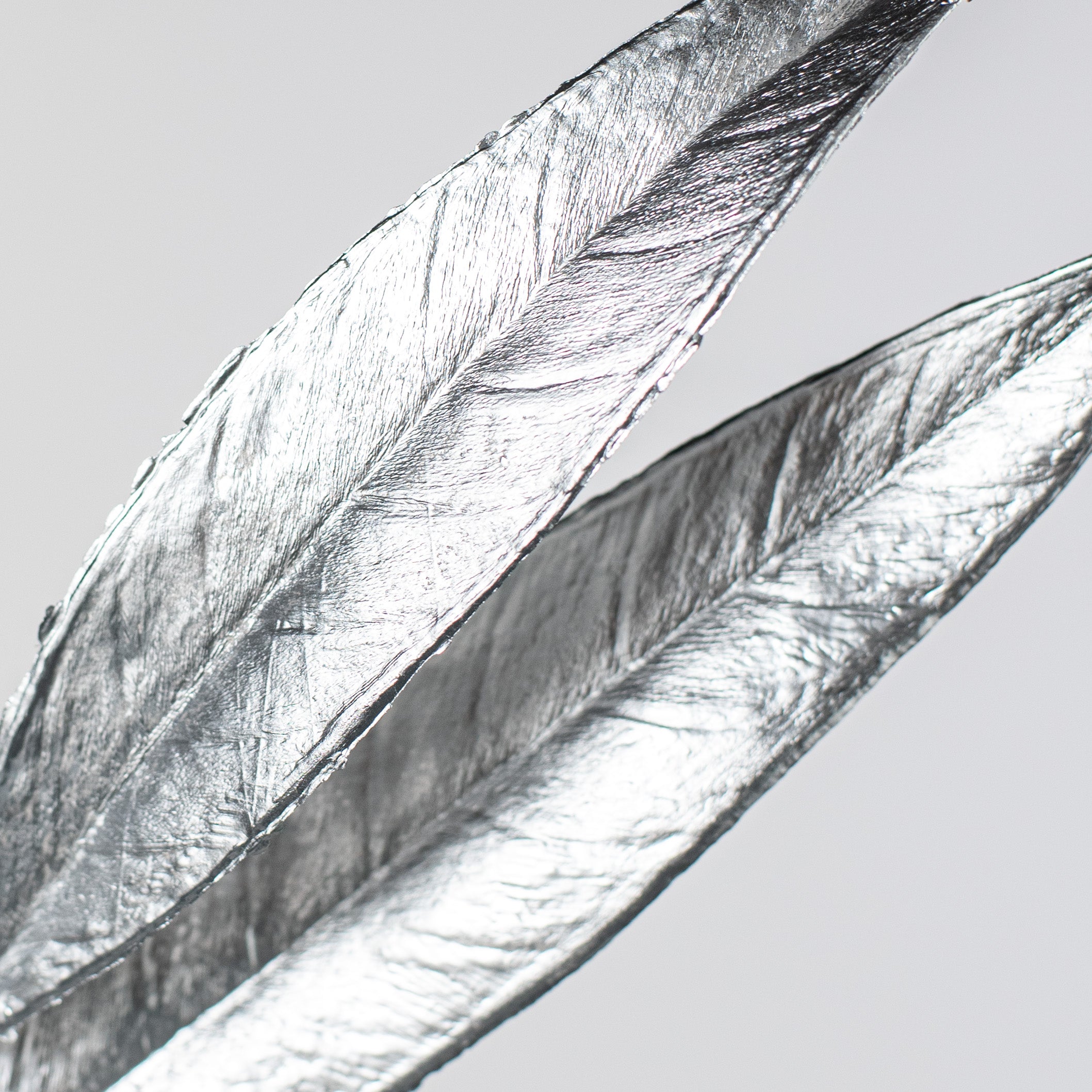 23" Metallic White Willow Leaf Spray: Silver